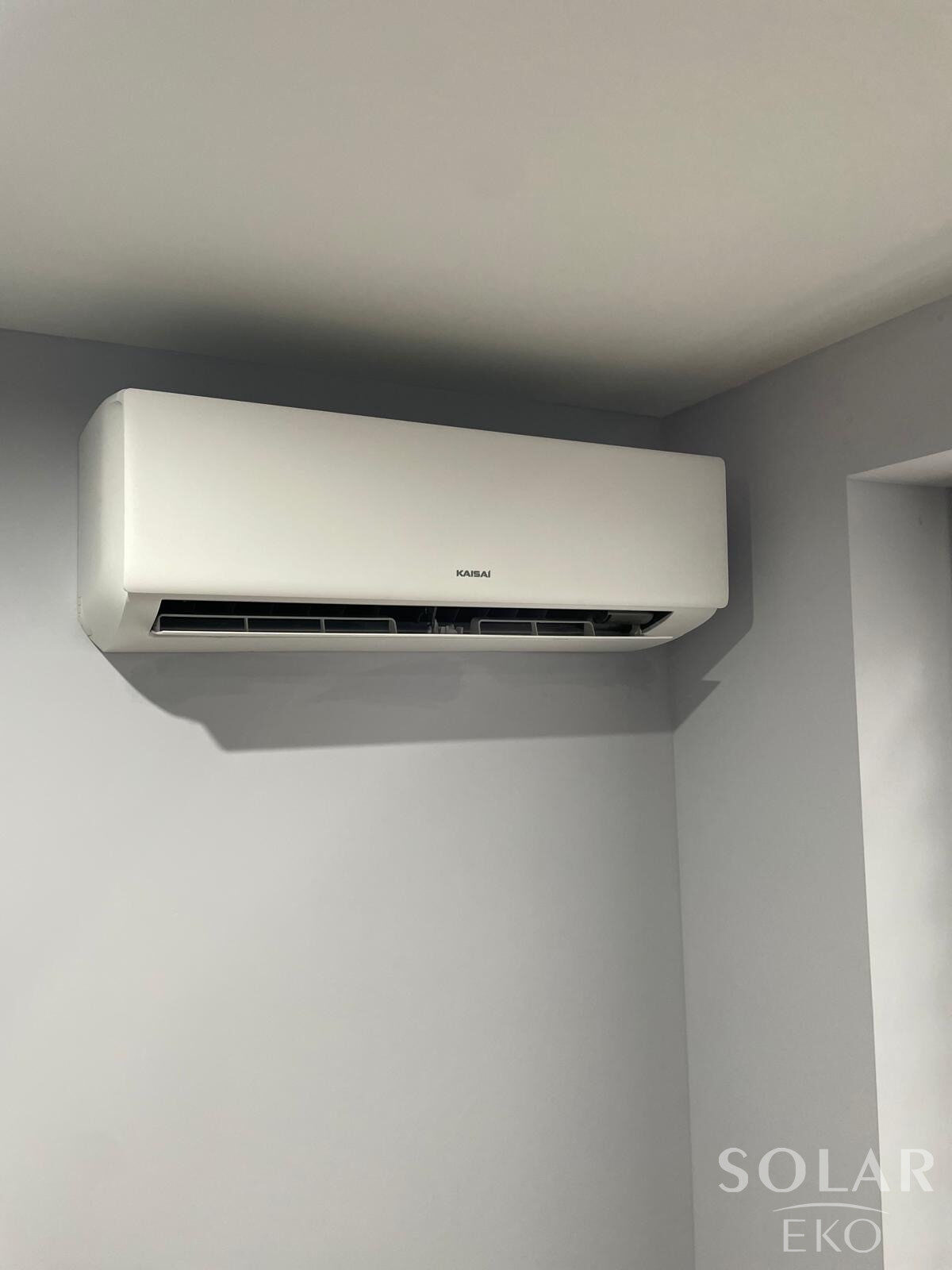 Kaisai Nordic binnenunit gemonteerd aan muur – open stand